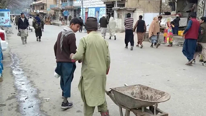 افزایش چشمگیر کودکان کار در ولایت هرات نگران کننده است.
