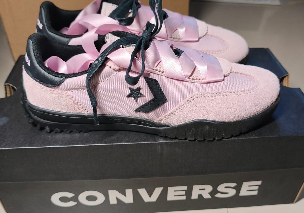 millarbuy's tweet photo. wts sepatu converse run star pink black 
📍dom bandar lampung 
🛼 uk 37/ US W6
💵 800k
🍊🍏 bisa co di 2 platform ini yh
👉 kondisi masih baru ga pernah dipake samsek aka baru sampe
alasan dijual mau keep 1 sepatu aja, beli pas buy 1 get 1 tgl 27 

tags.wtbconversebuy1get1runstar https://t.co/AGMAkX0fiU