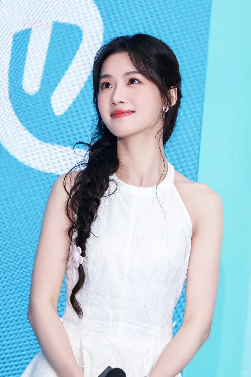 mooliyin's tweet photo. 看得出她是公主👸💙
#LuYuxiao #卢昱晓 https://t.co/Ph9zI3EO4f