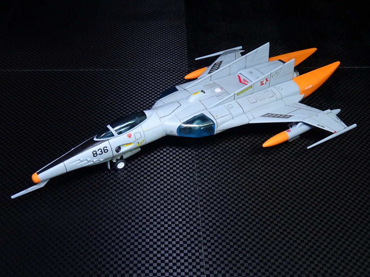 wing9_2nd's tweet photo. バンダイ　コスモタイガーⅡ完成です！昔の旧キットですがリメイク版やEXのキットと比べてもスケールを含めて唯一無二の良さがあります。造形はそのままに旧キットのイメージを崩さない程度にアレンジとディテールアップしています。 https://t.co/I7uH16OV14