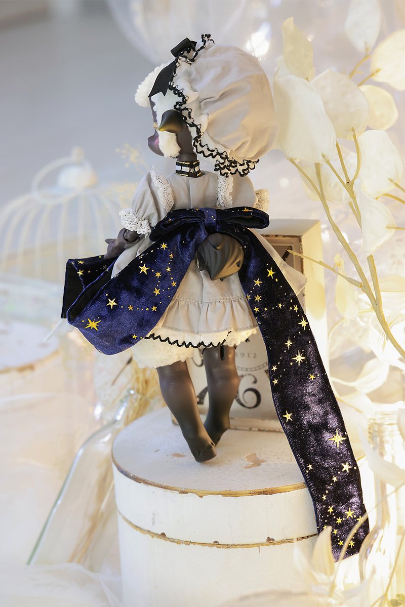 DOLKSTATION's tweet photo. 【DOLK×Coral Reef Doll】

── ヒツジが一匹、ヒツジが二匹…
枕元でふわりと跳ねる 羊妖精Mie-mieが新登場！

https://t.co/L6YuMoUwTr

限定 Mangosteen Skinに、シャンパンカラーの幻想的なメイクをHeebom氏が施し、STELLINAがナイトウェアをイメージした可憐なドレスを仕立てています。 https://t.co/fqLu89D1Hr