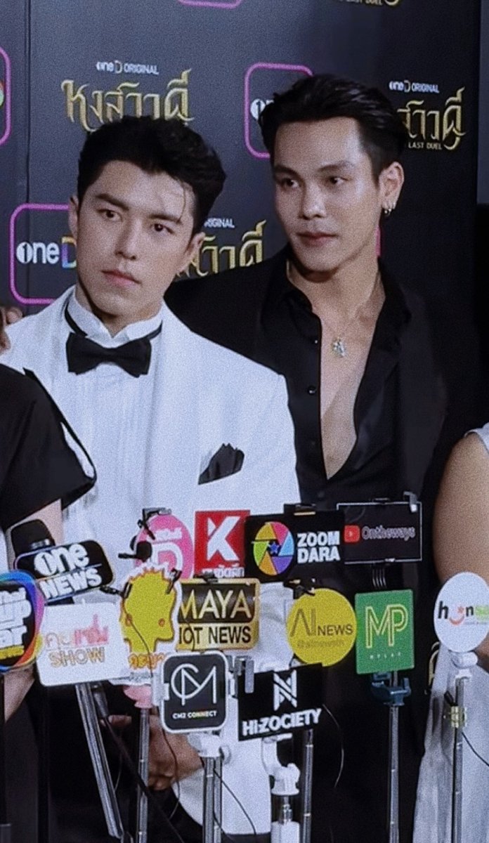 bbiemeeow's tweet photo. มันรู้เรื่องของเธอกับพี่ยัง ? 

บอกไปสิ วันนั้นที่มันเห็นบนรถเธออะ พี่เอง แม่งตาดีเหมือนกันนะ 😌

: พูดทำไม

เธอให้ความหวังมันหรือไง หูลู่หางตกหมดแล้ว สงสารว่ะ 

: ทุเรศ คนแ��บพี่มันเลว 

เธอทำอะไรรู้อยู่แก่ใจ พี่ไม่เคยบังคับเธอเลยนะ พูดให้มันดี ๆ ช่วยเก็บ "ความลับ" ด้วยซ้ำค่ะ 😊 https://t.co/eJSUeY2aX8