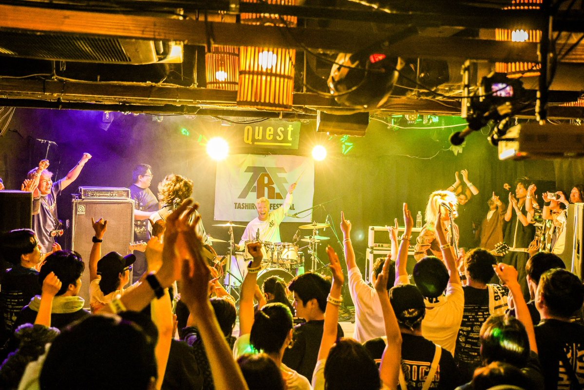 LUCKCAME's tweet photo. 【タシロックのおもひで】

05/16(土)に行われた
TASHIROCK FESTIVAL '26
のライブ写真をお届けします

インスタには別ショット🔫
も上がってますのでぜひどうぞ👀

この日はステージにたくさん人がいて
面白かったです

写真
は
恐竜
@Rex_photo_ita2 

Thanx😉 https://t.co/lXTR4CwMiu