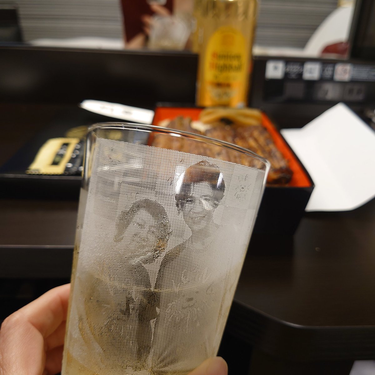 love74839239's tweet photo. 一人部屋飲み前夜祭🥃
#新浜レオンコンサートツアー2026
#New_Beginning
#川豊本店 take_out 予約でスムーズ
ヒデ友さんからプレゼント🥃グラス
ゆっくり鰻&ハイボール
推し活&リフレッシュ https://t.co/V885iTBIRh