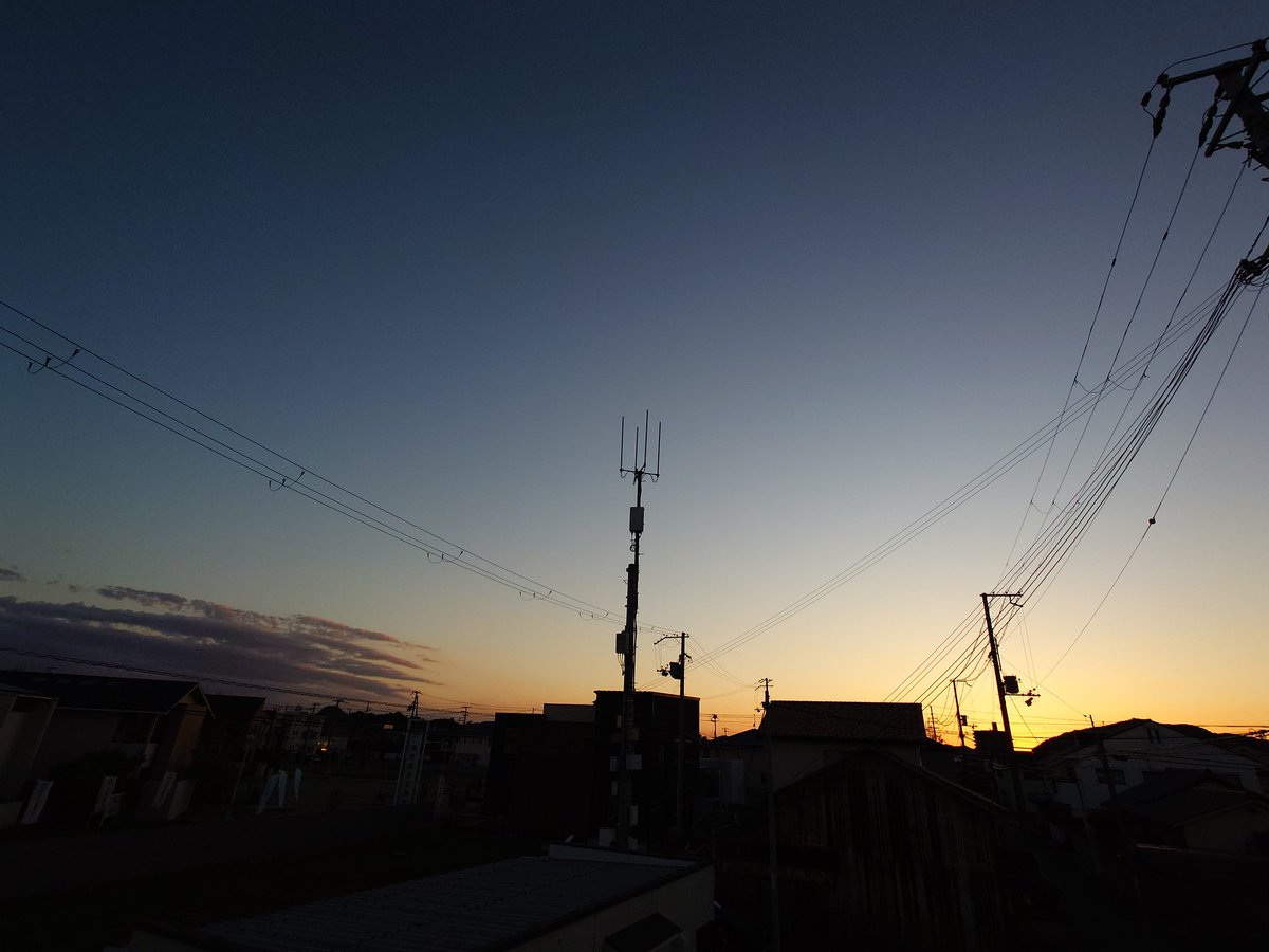 KN_000000's tweet photo. もう7時やけどめちゃくちゃ日が長くなったな。時間を忘れて仕事してた。もうかえろ。今日もお疲れ様
#イマソラ https://t.co/4exvONNW1G