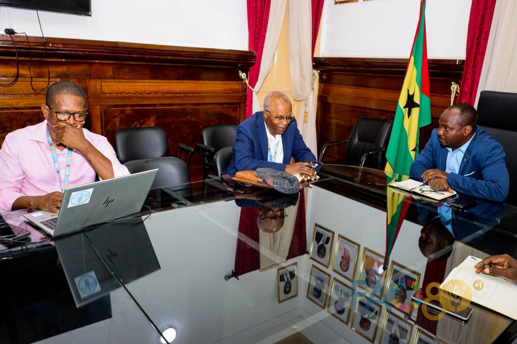 FAOAfriqueCent's tweet photo. À Sao Tomé et Principe, le développement durable de la chaîne de valeur du manioc a été au cœur d’une réunion de coordination entre la FAO et le Ministre de l’Agriculture, M. Nilton Garrido, autour des activités en cours et du lancement d’un nouveau projet dans ce domaine. 🌱🇸🇹 https://t.co/rwFEcVEnjK