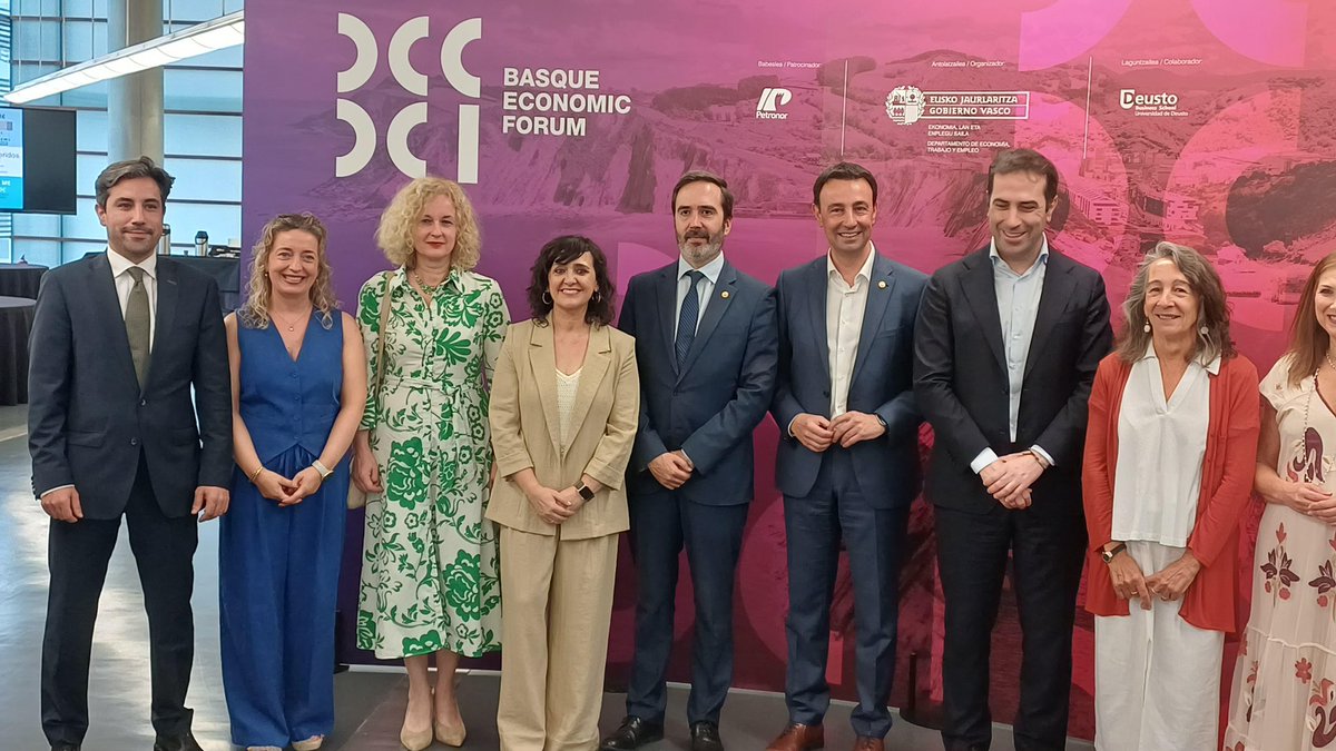 Jonnogales's tweet photo. En el #BasqueEconomicForum organizado por @MikelTorresEJGV constatamos, con el ministro @carlos_cuerpo que Euskadi es punta de lanza en la transformación del tejido productivo y en ejecución de FondosNext. 

🇪🇺Excelente punto de partida para el próximo plan de inversiones UE. https://t.co/Mf2Ce1SUwQ
