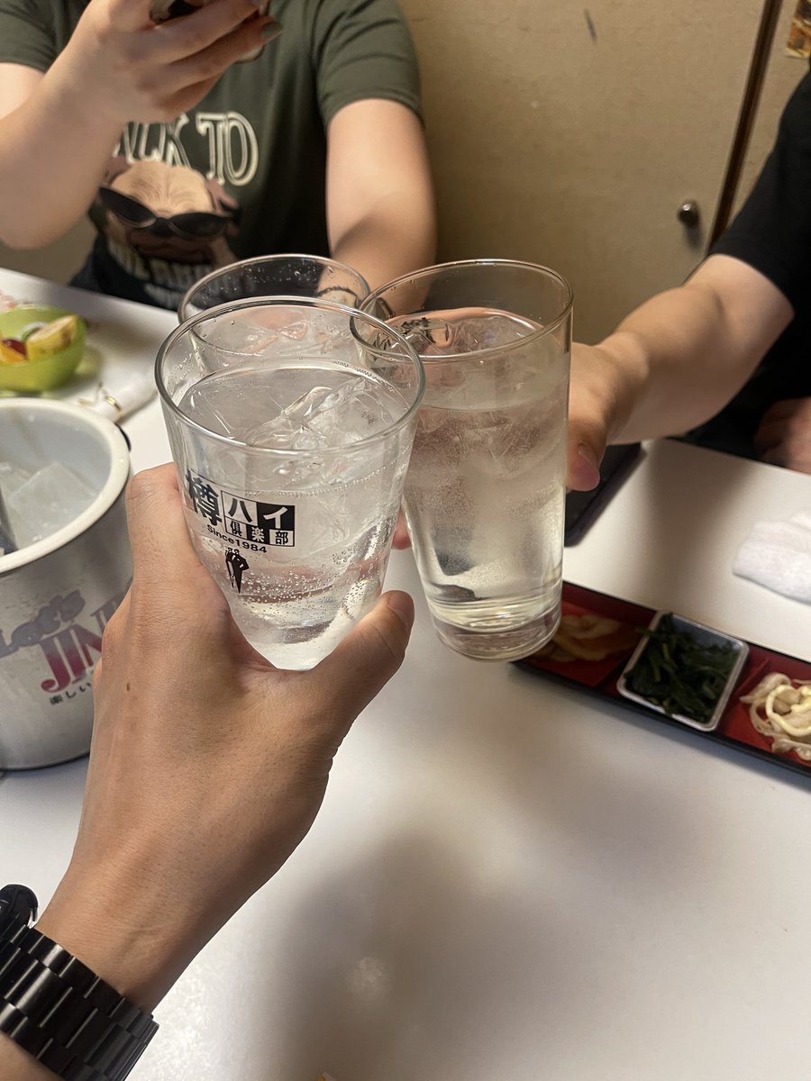 Playlist0623's tweet photo. 今週もお疲れ様でした！！
すっかり夏日が続くようになってしまいましたね💦
しっかり水分補給して、熱中症予防しましょう🙌
今日は友達夫婦と近所の気になっていた居酒屋におじゃましています🍻

 #企業公式相互フォロー祭り https://t.co/uy6gPpwQp3