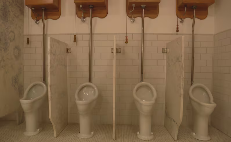 impaledjock's tweet photo. hitting the watercloset with the broskis https://t.co/1k1SOcngpp