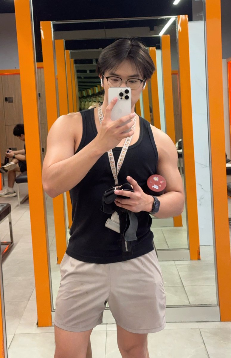kuntee321431's tweet photo. จะติ๊กฟ้า หรือจะติ๊กผมครับ🫠 https://t.co/19Tbp3p6o6