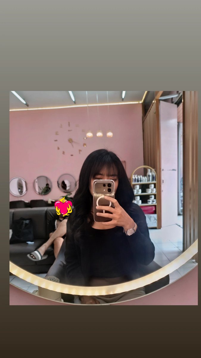 MollyFaa's tweet photo. yang paling males di lakukan laki, 
nunggu wf nya nyalon 😅

But, makasi udah mau nunggu 😍 https://t.co/IshUu4qYDr