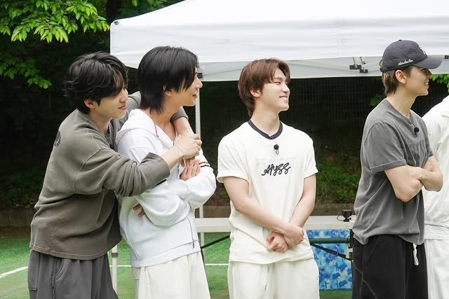 updatingsvt's tweet photo. [SHOW] 260529 SEVENTEEN on The God of Communication Caterers Photos

#SEVENTEEN #세븐틴 https://t.co/KOblkb4Ip6