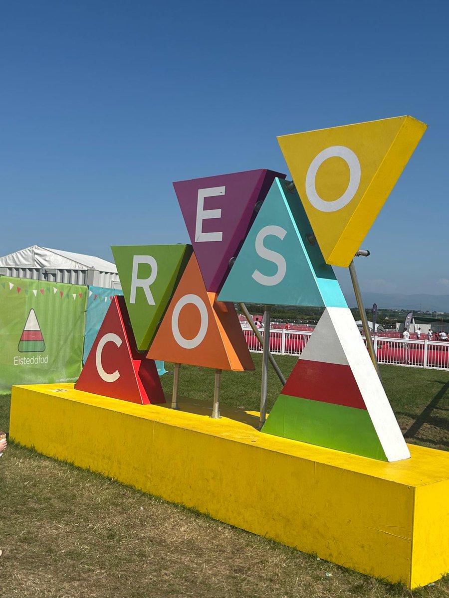WelshLGA's tweet photo. Wrth i’r llen gau ar Eisteddfod yr Urdd eleni, diolch am wythnos arbennig yn dathlu’r Gymraeg, diwylliant ac ieuenctid Cymru. 

Mae llywodraeth leol drwy CLlLC yn falch o barhau i gefnogi’r ŵyl arbennig hon. 

Diolch bawb - ymlaen i Fro Wenynen 2026! 💛 https://t.co/bL6zMoVPpv