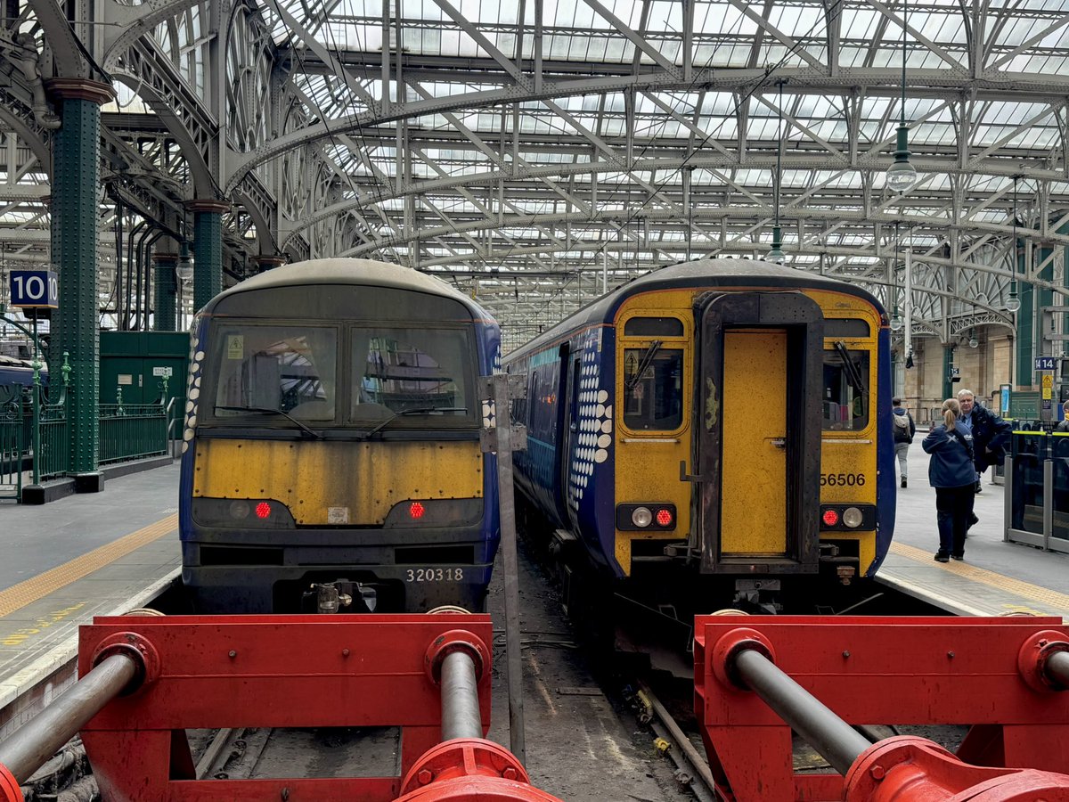 kingy69beard's tweet photo. #FrontEndFriday showcasing the various older types of units seen at Glasgow Central last week ! Featuring @Scotrail #Class156 , #Class318 and #Class320. https://t.co/xALbTcTr3t