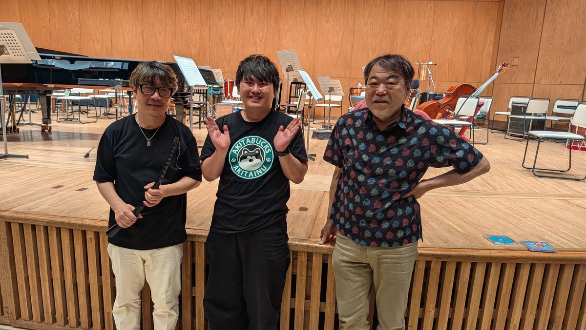 zanzokgsm_shibu's tweet photo. やっとオフビートが身体に入ってきた3日目、演奏以外の仕事が残っていたのでリハーサルの最後までいたら、コルネット（ツィンク）の生音を聴くことができた上に指揮者・リコーダーの濱田さん、作曲家の野見さんとお写真撮らせていただきました✨
お話も色々伺えて…えと、もう最高！！！ https://t.co/I29FyNTWuQ