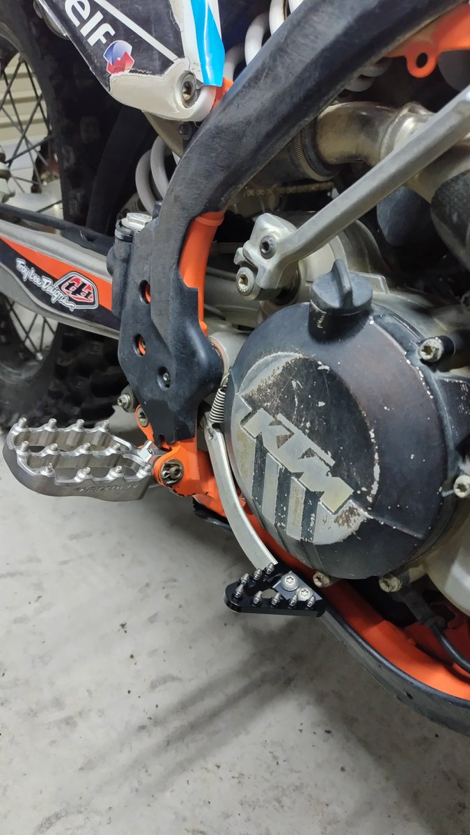 Oculot09's tweet photo. Y2XCでコケた時に折れたリアブレーキのペダル部分、全然売ってないので初アリエク
予備で複数注文したけど、無事届いてファンフェスに間に合いそうで良かった☺️

ペグ部分が既に緩んでたのでロックタイトは必須やね https://t.co/er4ocWg69b