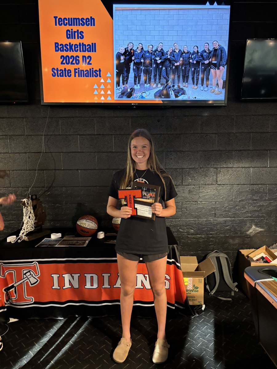 grounds_keegan's tweet photo. Varsity basketball banquet was held last night. What a season for these ladies with so many accomplishments, both team and individual. First varsity letter for Reese 💪. https://t.co/9uwl1iz98R
