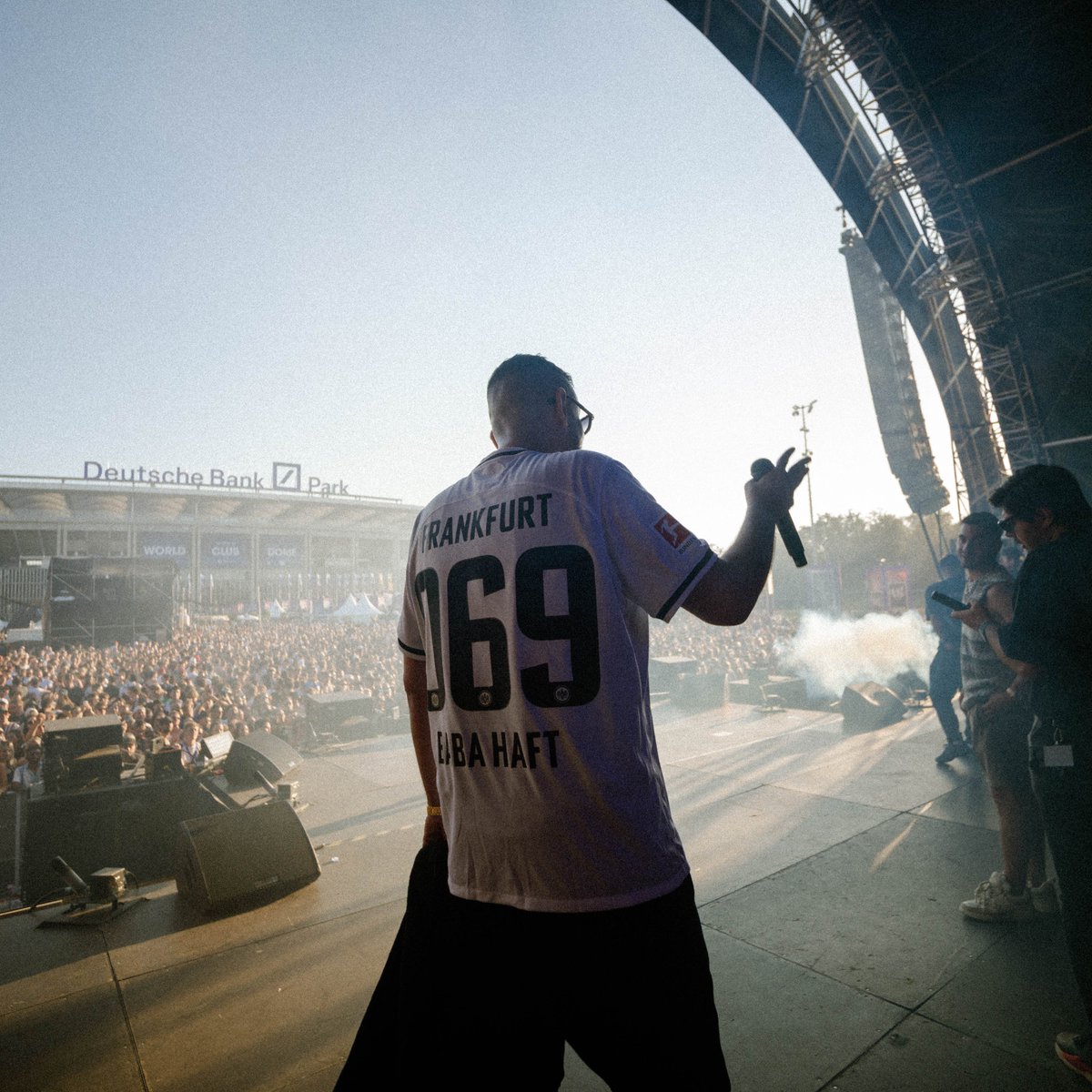 DeuBaPark's tweet photo. Seid ihr bereit für den größten Club der Welt? 🎶
Bereits am Freitag öffnet der Deutsche Bank Park seine Tore für den World Club Dome, ein ganzes Wochenende Festivalstimmung mit den angesagtesten Acts.🎇
📷: Julien Duval, Segnitz
.
.
#worldclubdome #deutschebankpark #frankfurt https://t.co/2lkQ6mqGCR