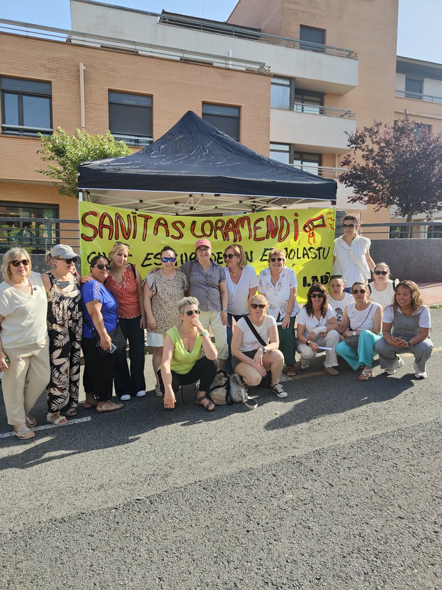 LAB_eskumaldea's tweet photo. 👉Santias Loramendi (Erandio) -ko langileak, asteak daramatzagu mobilizatzen.

🗓️Esta semana hemos realizado paros de 3 horas mañana y tarde y aquí seguiremos. 

✊Ratio duinik gabe gure osasuna jokoan dago. Gure lan eta bizi baldintzen alde borrokan JTK‼️ https://t.co/C0V6f381Nj