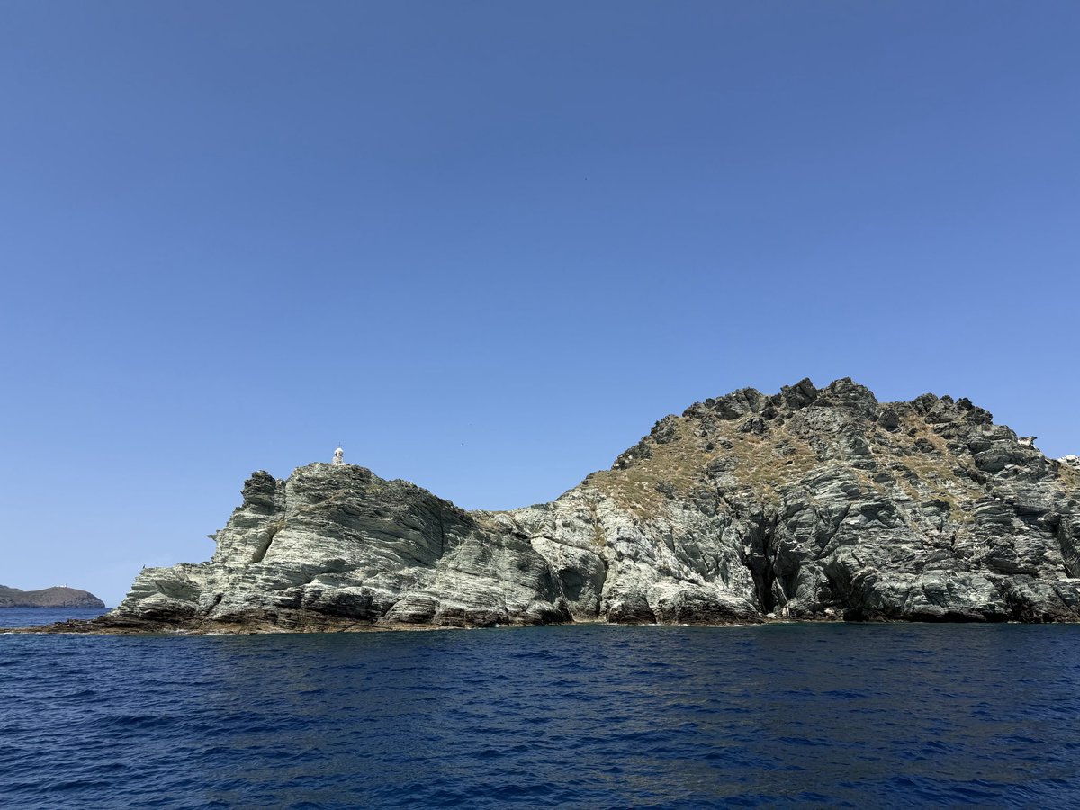 PlasticBusters's tweet photo. 🔬An innovative sampling campaign is currently underway within the framework of the MIRAMAR project, between the Archipelago and Corsica.
@unisiena together with @CIMAFoundation and @OEC in Corsica, is investigating multiple impacts in the feeding areas of threatened seabirds!🎯 https://t.co/xXAMie684q