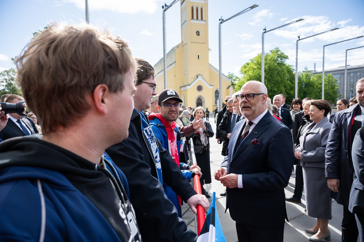 fsi_vut's tweet photo. Jezděte na Erasmus a cestujte! Nikdy nevíte, koho potkáte. Bylo nám ctí @prezidentpavel  | We were delighted to meet @AlarKaris 
📸 Václav Široký
@vutvbrne 
👉 https://t.co/BhuHdpCqvv https://t.co/SQo5VOJutv