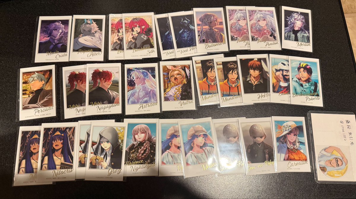 stse1352's tweet photo. 【 交換 】FGO OVER THE SAME SKY Fate/Grand Order 新聞 ポートレート ポートレ���ト ポトレ ブロマイド

譲) モンテクリスト アルジュナオルタ マーリン バーヴァンシー など

求) オベロン1点

郵送交換希望
お気軽にお声掛けください https://t.co/s5St3RWme7