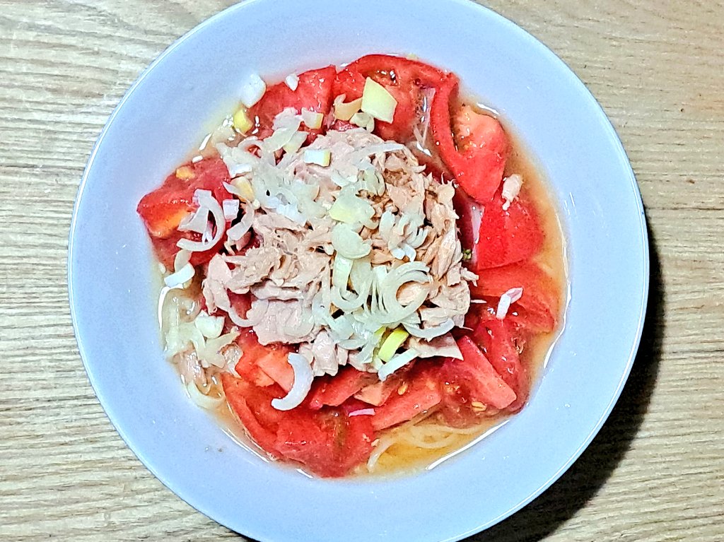 1dsHP's tweet photo. 5/29(金)
体重・58.7kg
朝:ミューズリー他
間:チーズケーキ、カフェラテ
昼:はま寿司
夜:🍅ツナ素麺

🚶‍♀️5000
ジムトレ

お昼は久しぶりにはま寿司🍣
夜のツナトマトは素麺にかけた。一番大事な大葉を買い忘れたので明日また作る♪チーズケーキも食べたけどジム行ったのでよし！ https://t.co/9id7tQFsYi