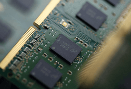 cryptogoos's tweet photo. 🚨 THE MEMORY CARTEL: HERE'S HOW THEY RIP YOU OFF

Three companies control over 90% of the world's DRAM market.

Samsung. SK Hynix. Micron.

Samsung and SK Hynix alone hold 70%. 
Micron takes most of the rest.

Every server runs on their chips. Every laptop. Every iPhone. Every AI data center.

This is not a free market. It is a textbook oligopoly. 
Three players. One product. No real competition.

And they just pushed DDR5 prices up 414% in less than a year.

The same memory kit that cost you 100 dollars last summer now costs over 500.

That is not inflation. That is not "AI demand." That is a coordinated squeeze.

They have done it before.
The DOJ fined this exact group 731 million dollars in 2005 for price fixing.

Class actions followed every cycle since. Every fine was a rounding error.

They paid the ticket. They ran the playbook again.
