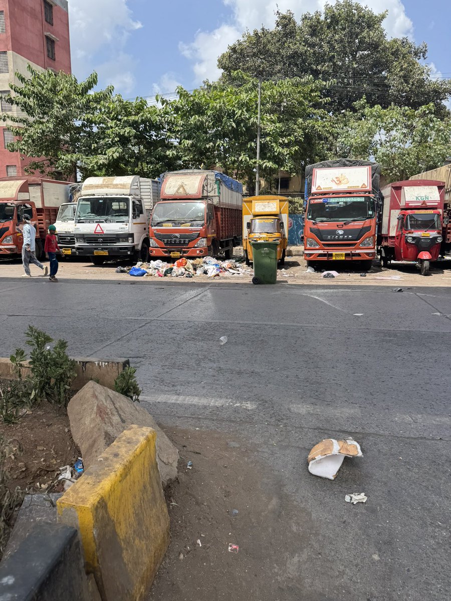 subhashjaindk's tweet photo. @mybmcWardN near shards kannada school,pereira wadi ,asalpha https://t.co/zK5LpMRgZ7