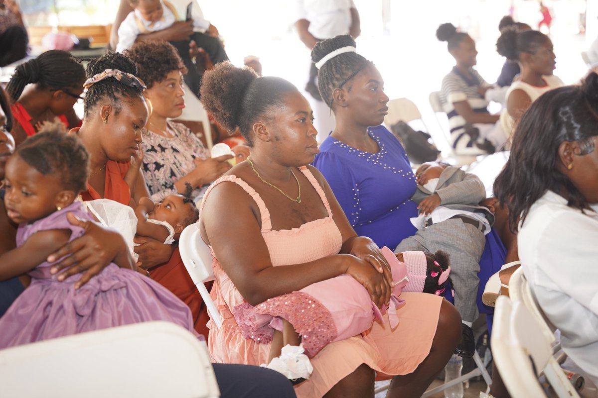 ZanmiLasanteht's tweet photo. Plus de 200 bébés ont gradué du programme J9 de l’Hôpital Sainte-Thérèse de Hinche après 18 mois d’accompagnement médical, nutritionnel, psychosocial et éducatif avec Zanmi Lasante.

#MaternalHealth #Haiti #CommunityHealth #InfantHealth #GlobalHealth #HealthEquity https://t.co/axfrkLxY9s