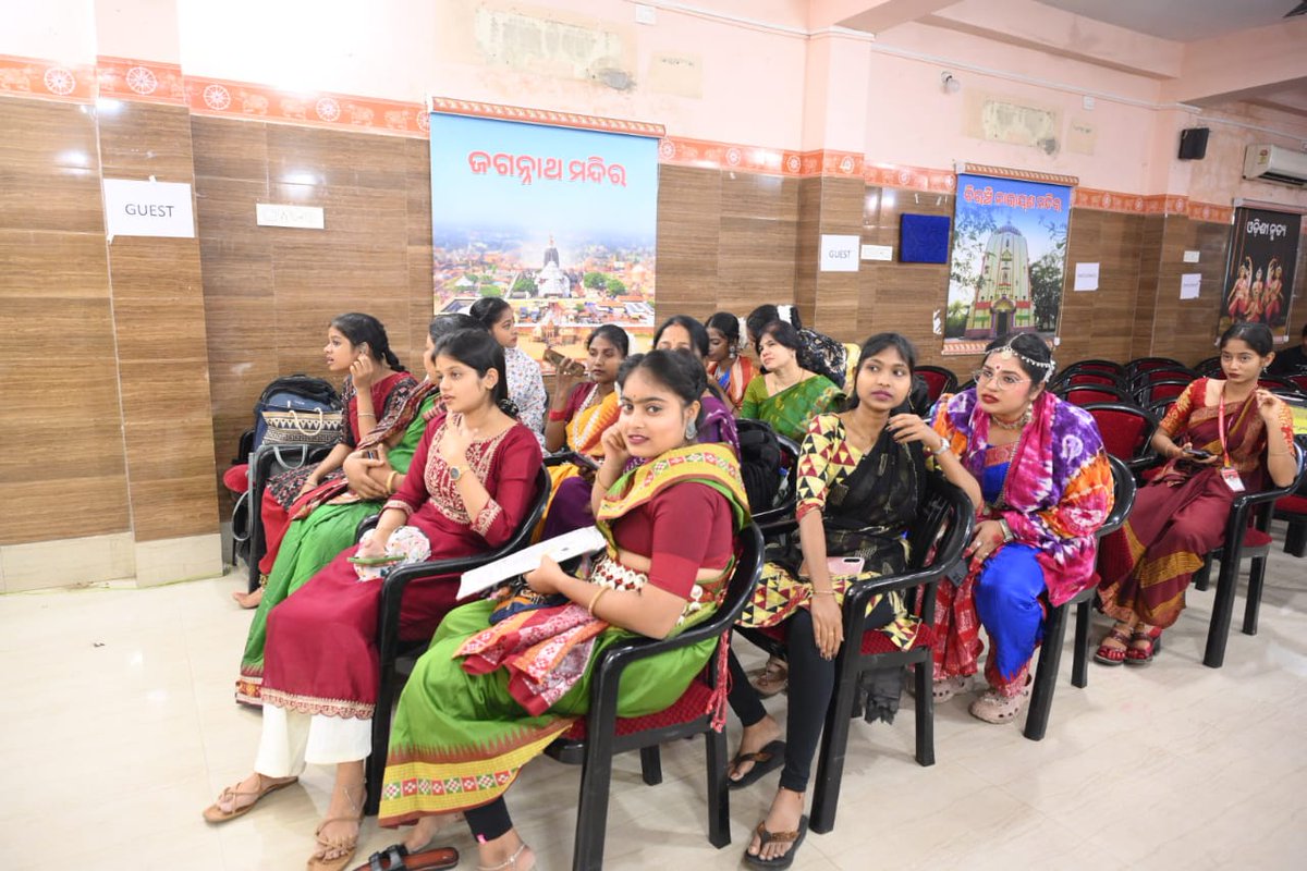 gkcmorc's tweet photo. ଓଡ଼ିଆ ଭାଷା, ସାହିତ୍ୟ ଓ ସଂସ୍କୃତି ବିଭାଗ ଆନୁକୂଲ୍ୟରେ ଓଡ଼ିଶୀ ଗବେଷଣା କେନ୍ଦ୍ର ଦ୍ୱାରା 'ପ୍ରତିଭାର ଅନ୍ବେଷଣ' କାର୍ଯ୍ୟକ୍ରମ ଜରିଆରେ ଭଦ୍ରକ ଜିଲ୍ଲାରେ ତା ୨୮.୦୫.୨୦୨୬ ରିଖରେ ଜିଲ୍ଲା ସଂସ୍କୃତି ଭବନ ଠାରେ ଓଡ଼ିଶୀ ନୃତ୍ୟଶିଳ୍ପୀ ଓ ନୃତ୍ୟଗୁରୁ ମାନଙ୍କ ଚୟନ ପ୍ରକ୍ରିୟା ଆରମ୍ଭ ହୋଇଅଛି l
#gkcmorc #prativaanweshana https://t.co/9NT7VkDHNx