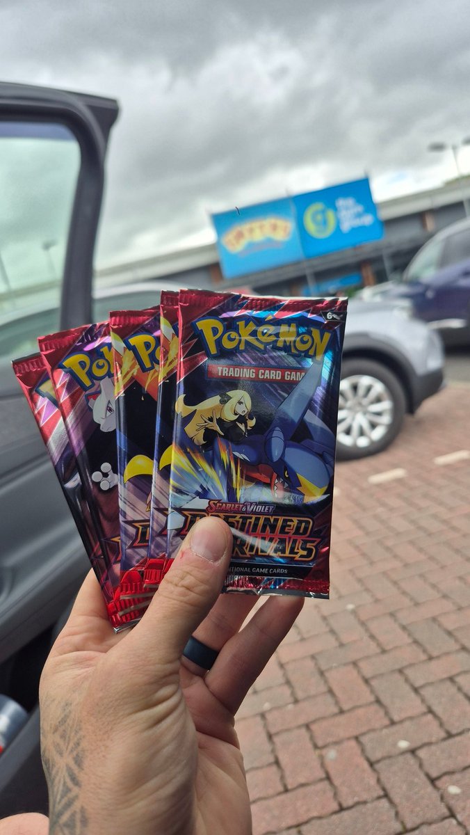 MarkOfGeeCasts's tweet photo. Picked up some destined rivals from local Smyths today thanks to @PokemonStockUK 👍👍 https://t.co/UK7sWdqemx