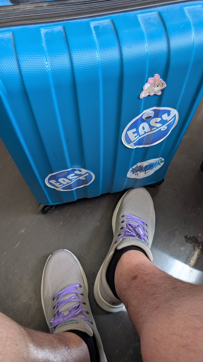 EasyBoarder's tweet photo. On my way to #TwitchConEU 🤟🏻 who's going?? https://t.co/hsKOvO6Sn4