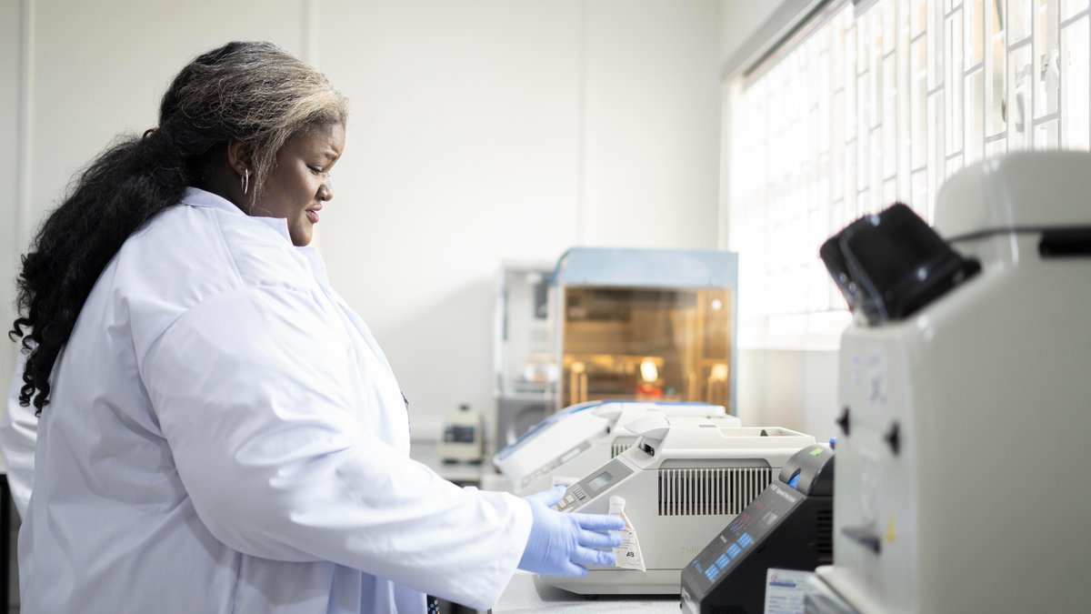 TargetMalaria's tweet photo. “Malaria is not only claiming young lives today but also jeopardising future generations’ ability to solve Africa’s toughest challenges.” Krystal Birungi (@XtalBirungi) calls on global leaders to join the fight to help #EndMalaria in the latest op-ed in @NewAfricanMag, read more here: https://t.co/GZ8b8rtUlK

Together we can end #Malaria!
@UVRIug