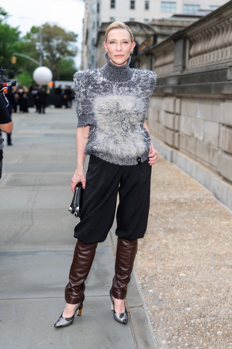 FanBlanchettCom's tweet photo. Louis Vuitton House Ambassador Cate Blanchett at the Louis Vuitton 2027 Cruise Show held in New York.

→ https://t.co/6Hoemh6TBK https://t.co/tg5ecMC4Pd