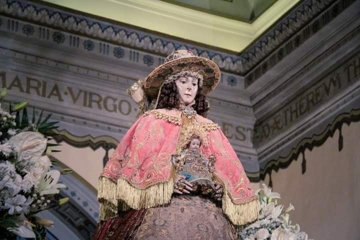 DiarioRociero's tweet photo. Nunca tendremos suficiente para darte gracias, Madre del Rocío, porque tú escuchas lo que hablamos y lo que callamos, y siempre nos das luz y nos traes el bien con tu mediación. https://t.co/ZeQx2Gg4OF