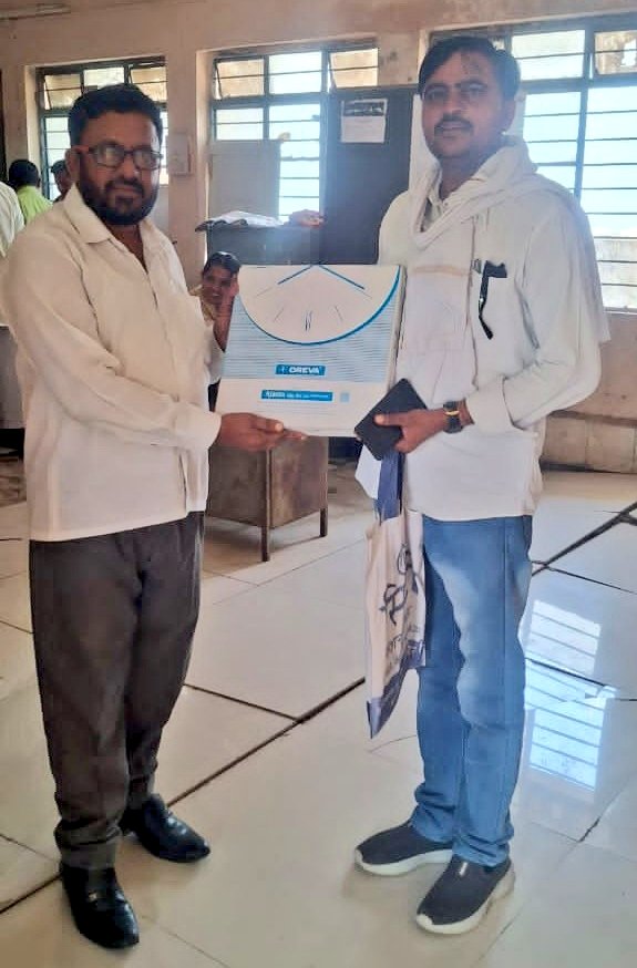 IngoleParmeswar's tweet photo. पंचायत समिती कार्यालय सेनगाव येथील हसतमुख आणि कर्तव्यदक्ष अधिकारी श्री चव्हाण साहेब यांच्या सोबतचा... https://t.co/MybFmQVZYm