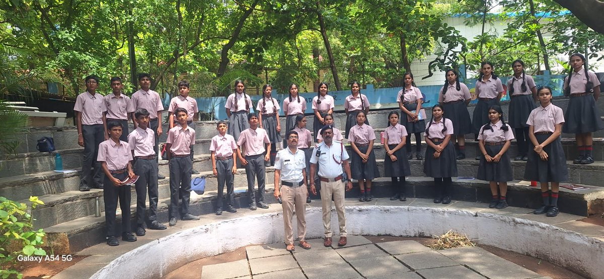 kslayoutrfps's tweet photo. ಈ ದಿನ ಠಾಣಾ ವ್ಯಾಪ್ತಿಯ ಇಂದಿರಾ ಕೃಷ್ಣ ಶಾಲೆಯ ಮಕ್ಕಳನ್ನು ನಗರದ ಟ್ರಾಫಿಕ್ ಪಾರ್ಕಿಗೆ ಕರೆದುಕೊಂಡು ಹೋಗಿ ಸಂಚಾರ ನಿಯಮಗಳ ಬಗ್ಗೆ ಪ್ರಾತ್ಯಕ್ಷಿಕೆಗಳ ಮೂಲಕ ಅರಿವು ಮೂಡಿಸಲಾಯಿತು. @Jointcptraffic @DCPSouthTrBCP @blrcitytraffic https://t.co/qAFgmtYO6C