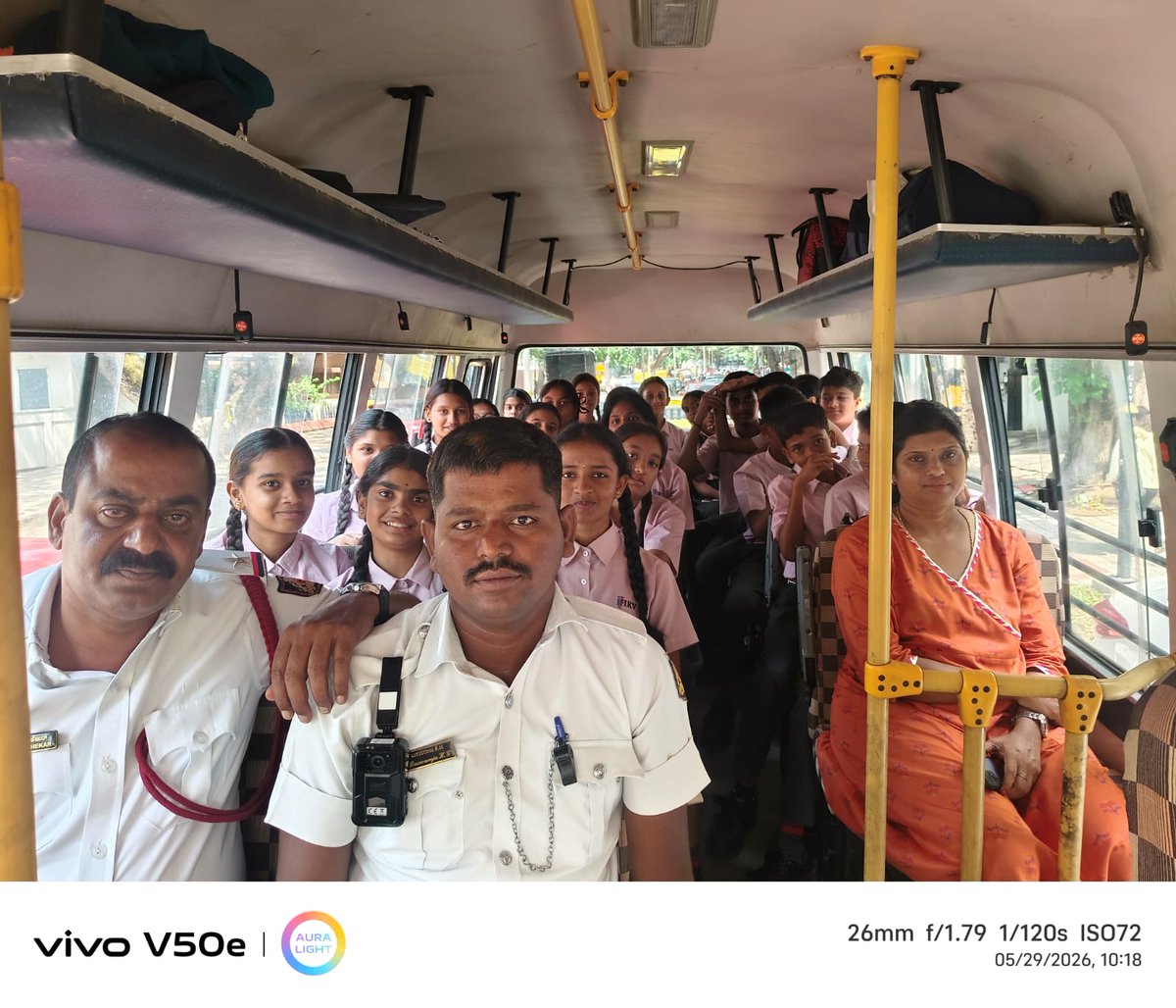 kslayoutrfps's tweet photo. ಈ ದಿನ ಠಾಣಾ ವ್ಯಾಪ್ತಿಯ ಇಂದಿರಾ ಕೃಷ್ಣ ಶಾಲೆಯ ಮಕ್ಕಳನ್ನು ನಗರದ ಟ್ರಾಫಿಕ್ ಪಾರ್ಕಿಗೆ ಕರೆದುಕೊಂಡು ಹೋಗಿ ಸಂಚಾರ ನಿಯಮಗಳ ಬಗ್ಗೆ ಪ್ರಾತ್ಯಕ್ಷಿಕೆಗಳ ಮೂಲಕ ಅರಿವು ಮೂಡಿಸಲಾಯಿತು. @Jointcptraffic @DCPSouthTrBCP @blrcitytraffic https://t.co/qAFgmtYO6C
