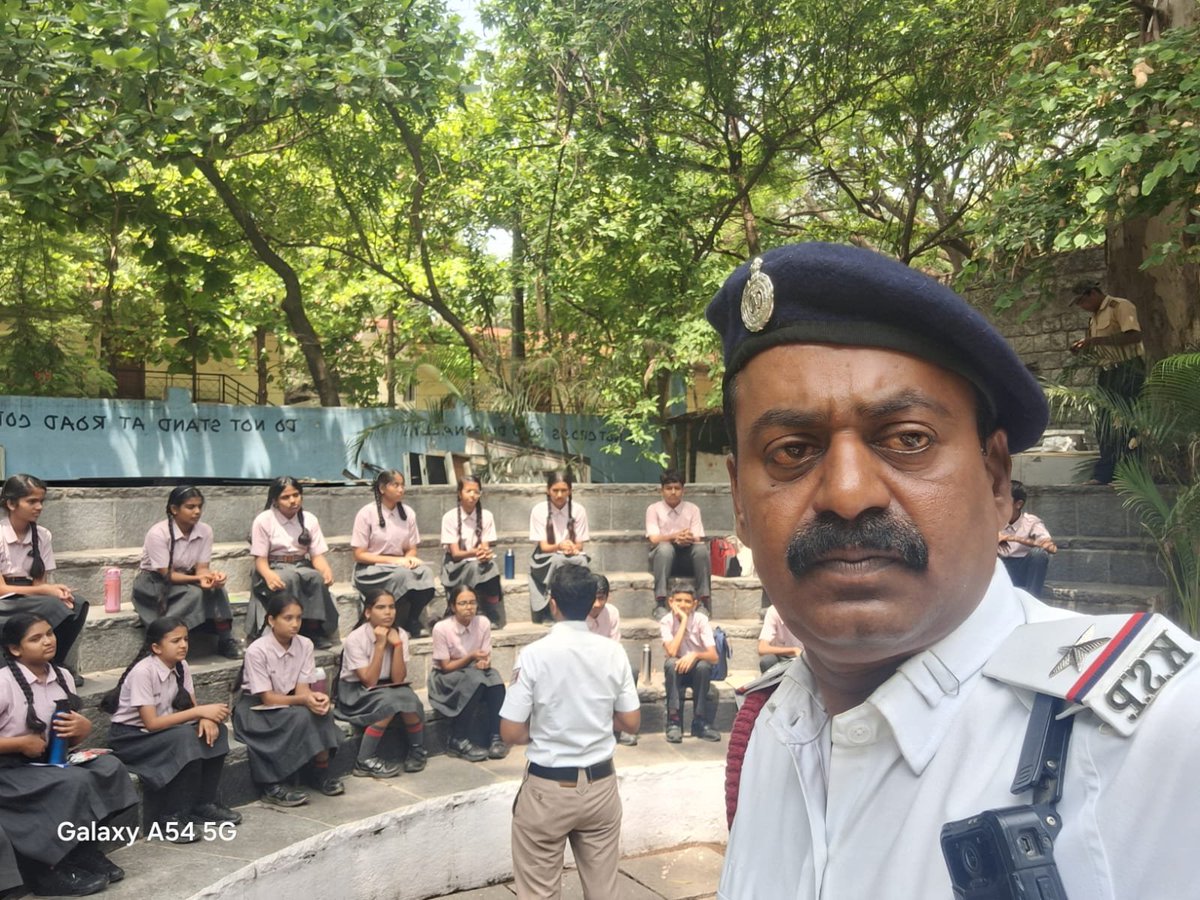 kslayoutrfps's tweet photo. ಈ ದಿನ ಠಾಣಾ ವ್ಯಾಪ್ತಿಯ ಇಂದಿರಾ ಕೃಷ್ಣ ಶಾಲೆಯ ಮಕ್ಕಳನ್ನು ನಗರದ ಟ್ರಾಫಿಕ್ ಪಾರ್ಕಿಗೆ ಕರೆದುಕೊಂಡು ಹೋಗಿ ಸಂಚಾರ ನಿಯಮಗಳ ಬಗ್ಗೆ ಪ್ರಾತ್ಯಕ್ಷಿಕೆಗಳ ಮೂಲಕ ಅರಿವು ಮೂಡಿಸಲಾಯಿತು. @Jointcptraffic @DCPSouthTrBCP @blrcitytraffic https://t.co/qAFgmtYO6C