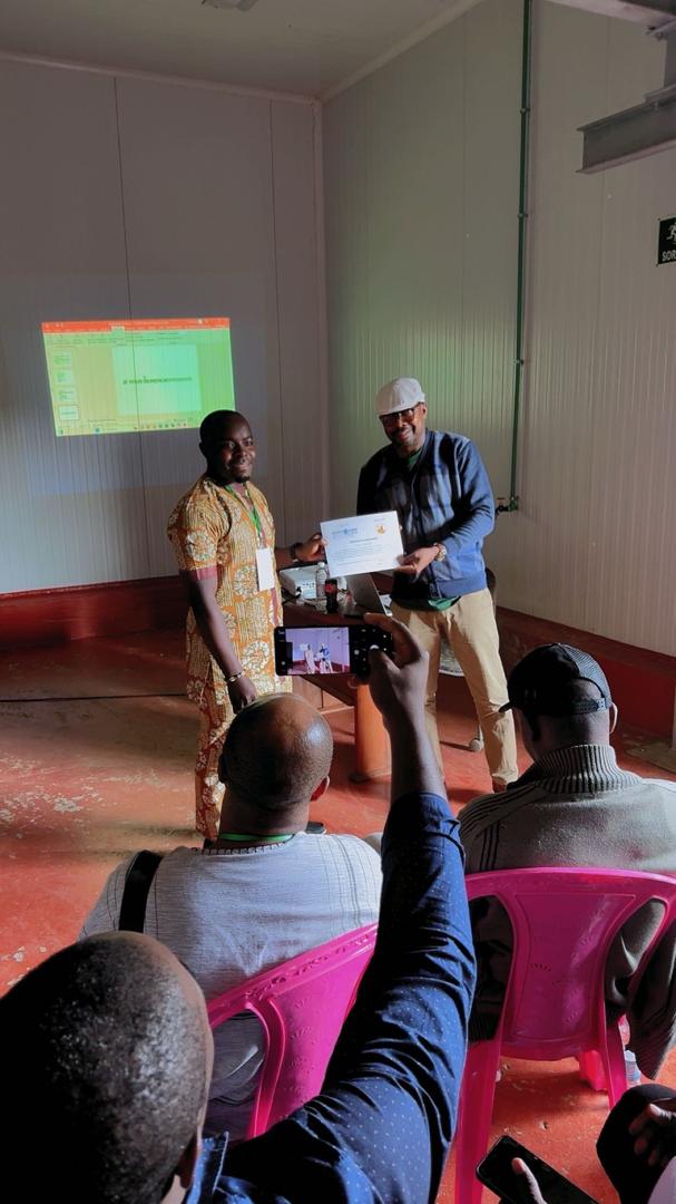 SODEPACmr's tweet photo. Le 23 mai dernier s’est tenue la formation des Comités Hygiène et Santé au travail à l’Abattoir Industriel de Ngaoundéré. Notamment avec les Ranchs de Faro et Ndokayo. https://t.co/CTkb0Th4tN