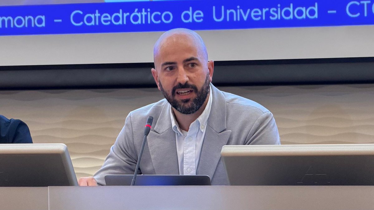 AsociacionAdevi's tweet photo. 🤖 Y damos paso a: “LA INTELIGENCIA ARTIFICIAL Y NUEVAS TECNOLOGÍAS EN LA PRÁCTICA DIARIA DE LOS DESPACHOS DE ABOGADOS. De la mano de: 
- Dr. Don Cristóbal José Carmona del Jesus.
Catedrático de Inteligencia Artificial UJA, CTO CLOSSO.
#XICongresoADEVI https://t.co/SFNeOCwZrg