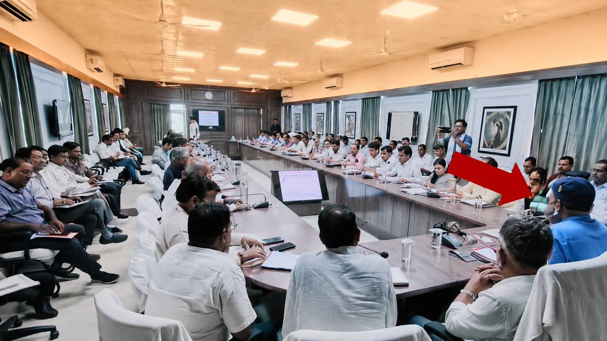 BAhir77's tweet photo. @ShubhankMishra
बस ये दो फोटो देख लीजिए… फिर एक बार YouTube और Google पर इस पूरे मामले की खबरें भी देखिए
इस मुद्दे पर आपकी निष्पक्ष आवाज जरूरी है। https://t.co/9EuYIE40GS