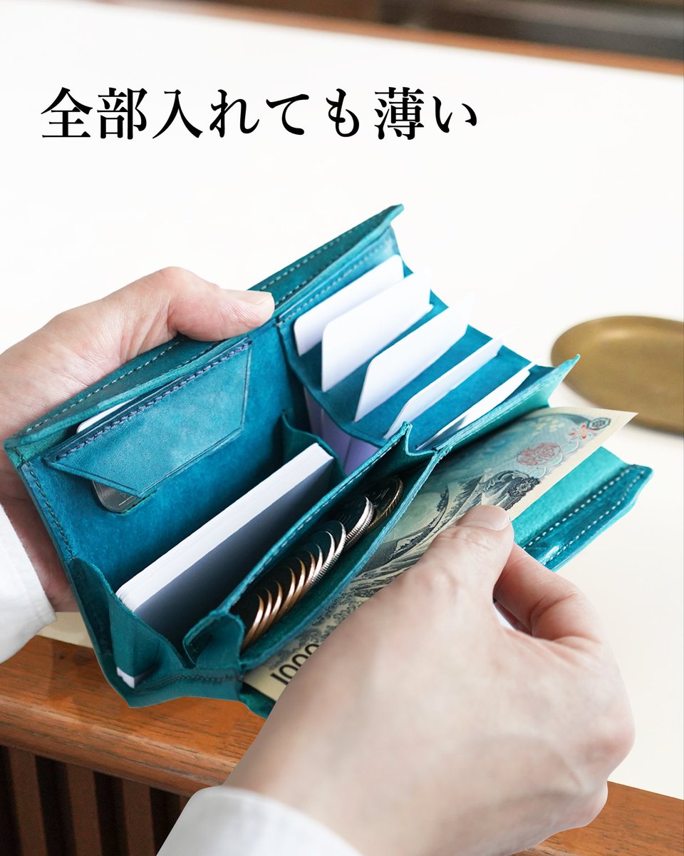 artisanfactory_'s tweet photo. STUDIUM新製品
全部入れても、この薄さ。
収納効率を極めた新構造長財布
『MAGNESフラットロングウォレット』

「薄い財布を買ったのに、
中身を入れると結局厚くなる…」
そんな経験、ありませんか？
その原因は、「収納量」ではなく
「構造」でした。
中身を入れても薄さをキープする
KEEP SLIM構造を
フラットロングウォレットに導入。
構造で厚みを分散し、
全部入れても美しく薄い長財布を
実現しました。

Makuakeにて数量限定先行予約販売受付中！
プロジェクトページ▼
https://t.co/3QKfBncxR0

【先着特典】
・先着30名様：超超早割《30%OFF》
→開始早々に完売
・先着70名様：超早割《25%OFF》
→完売しました！
・その他、期間限定の特別プランあり
※数量限定・先着順

特徴
①全部入れても膨らみにくい。
構造で厚みを分散し、薄さをキープ。
②マグネットで瞬時に開いて、
ピタッと閉じる。
カードが立ち、必要な1枚をすぐ出せる。
③薄いのにしっかり入る。
フラットフォルムでポケットにもスムーズ。

#薄い財布 #MAGNES #studium財布 #薄い長財布 #マクアケ