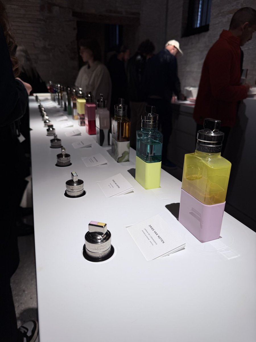 marcodelia97's tweet photo. - Sfilata designer emergenti VBRA Venezia;
- Esposizione disegni di Jojo;
- Profumi Comme des Garçons e fondazione Dries Van Noten;
- Routine e altre visite per la voce + nuovo microfono. https://t.co/mlcdAiyryF