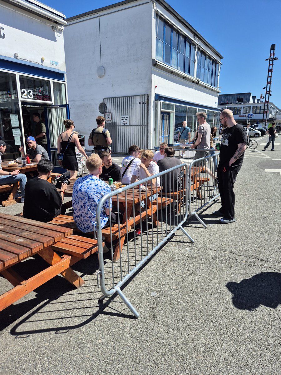 AstralisCS's tweet photo. Bootcamp life ☀️😤 Grind, praccs, and a bit of sunshine in between https://t.co/T8Who8bNU9