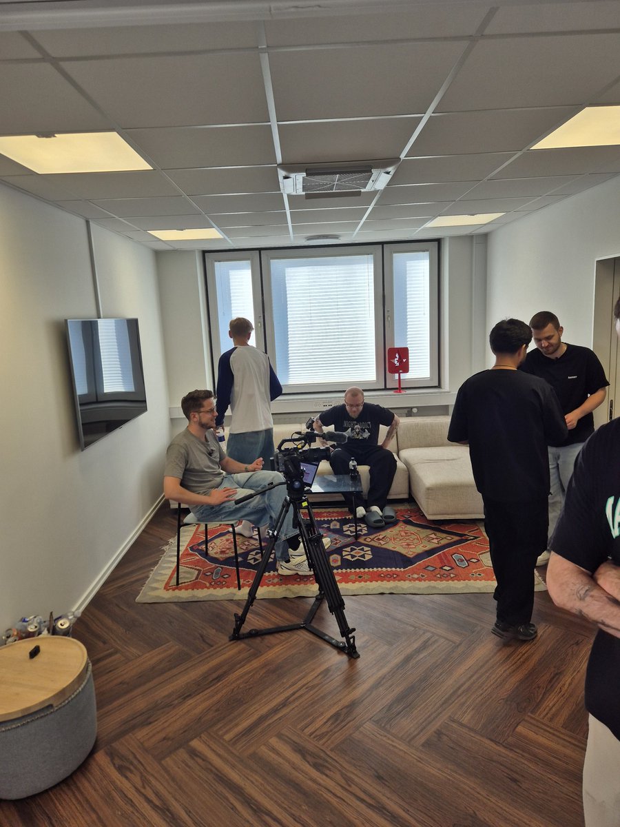 AstralisCS's tweet photo. Bootcamp life ☀️😤 Grind, praccs, and a bit of sunshine in between https://t.co/T8Who8bNU9