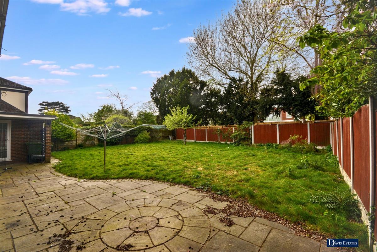 DavisEstates's tweet photo. Price reduction - 4 Bed Detached House, Yevele Way, Emerson Park, Hornchurch, £1,000,000. View details: https://t.co/yOpqA5gVHO https://t.co/kcCUQvROrB