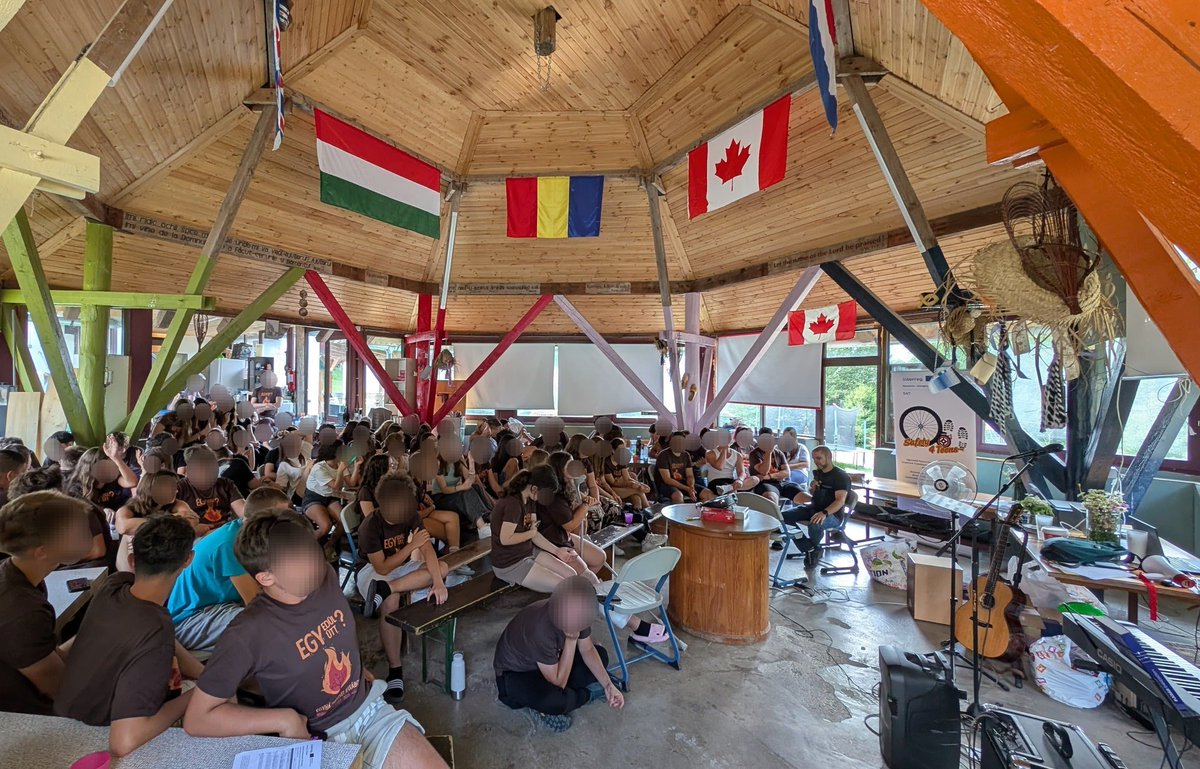 InterregROHU's tweet photo. 🚦💛 S4T | ROHU104 showed awareness can save lives. Teens from RO &amp; HU learned road safety through real-life workshops &amp; simulations. The project built responsibility &amp; prevention across borders. ✨Small changes save lives. 
#Interreg #InterregRoHu https://t.co/et0dOmvDE1