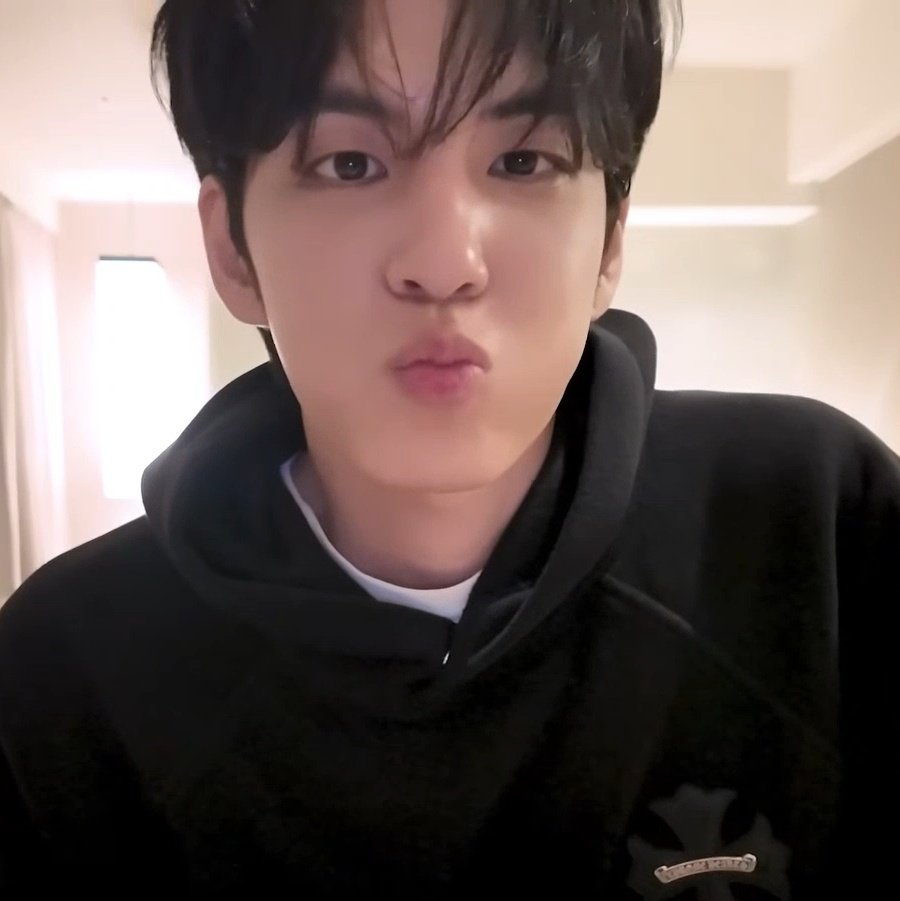 렛서 tweet media